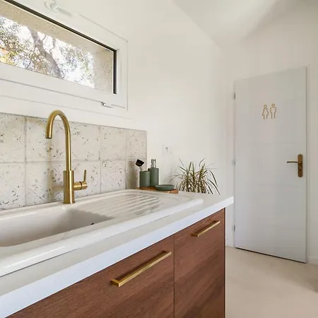 Будинок відпочинку La Casa Oliva In With Terrace Garden & Air Conditioning